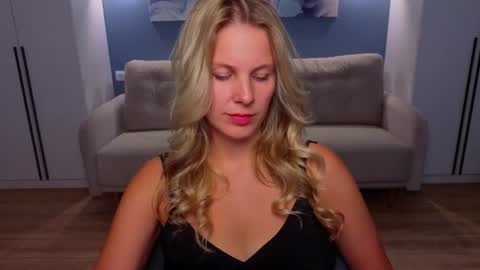 Melanie Bennett online show from July 4, 7:45 am