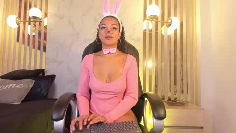 Snapshot of melaniegh_ chatting on October 17, 11:25 am Melanie online show from October 17, 11:25 am