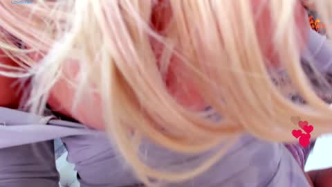 Snapshot of melanielexxx chatting on December 5, 7:44 pm OF melanielexxx online show from December 5, 7:44 pm