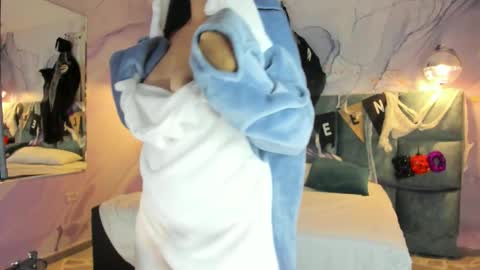 Melanie Roux online show from October 28, 9:38 pm