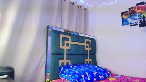 melannia_hills online show from November 5, 5:31 am