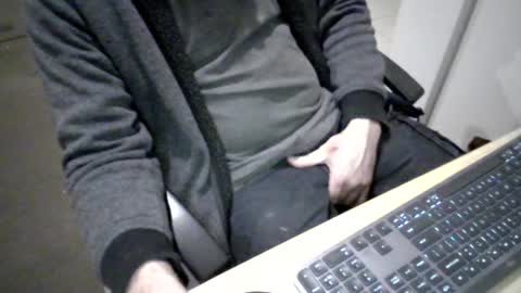 melbguy_075 online show from August 2, 10:17 am