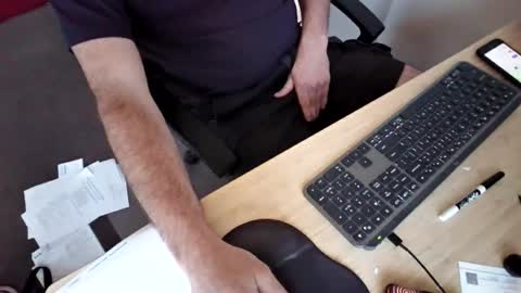 melbguy_075 online show from February 18, 3:28 am