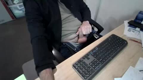 melbguy_075 online show from May 27, 3:36 am