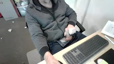 melbguy_075 online show from June 22, 6:21 am