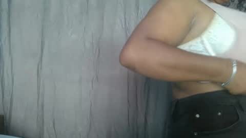 Snapshot of meld2599 chatting on October 19, 10:53 am meld2599 online show from October 19, 10:53 am