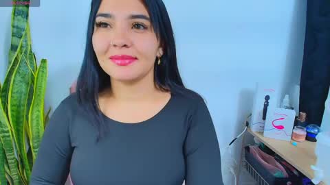    Independent model online show from May 18, 4:07 am