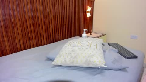 M E L I N A  online show from November 7, 8:55 pm