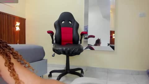 M E L I N A  online show from November 10, 8:33 pm