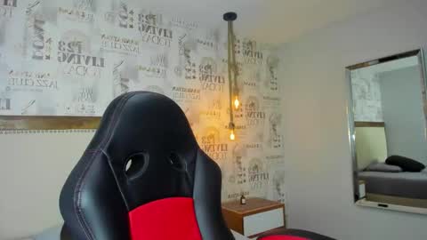 M E L I N A  online show from January 11, 8:15 pm