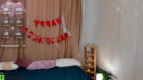 Snapshot of melisa_violet chatting on October 30, 4:02 am melisa_violet online show from October 30, 4:02 am