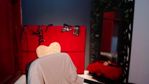 michell online show from June 16, 12:42 pm