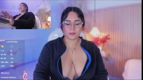 M E L I S S A  online show from April 29, 12:10 pm