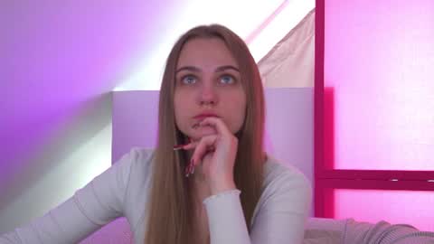 MelissaBerry online show from June 12, 9:41 am