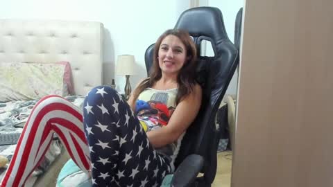 Snapshot of mellbell_ chatting on October 22, 7:15 pm MellyMell online show from October 22, 7:15 pm