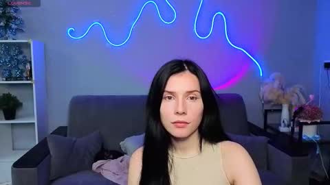 mellhyees online show from December 3, 6:19 pm