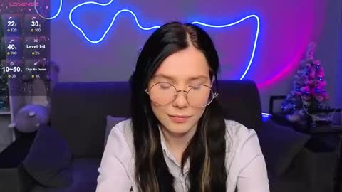 mellhyees online show from January 14, 5:32 pm