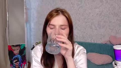 mellhyees online show from July 26, 7:17 am