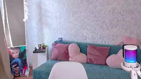 mellhyees online show from July 24, 6:21 am