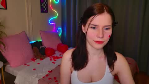 mellhyees online show from February 14, 7:05 pm