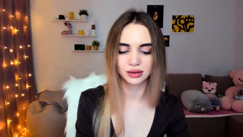 Snapshot of mellifluoustess chatting on December 19, 2:01 am Tessa online show from December 19, 2:01 am