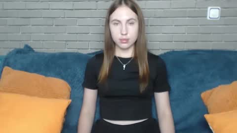 Snapshot of mellingi chatting on October 11, 7:02 am mellingi online show from October 11, 7:02 am