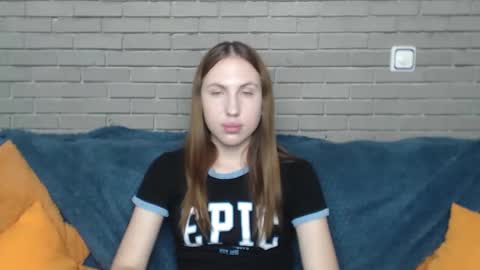 Snapshot of mellingi chatting on October 19, 6:40 am mellingi online show from October 19, 6:40 am