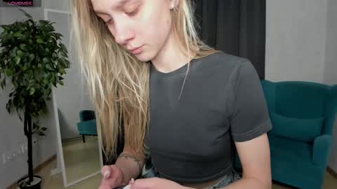 Snapshot of mellisadream chatting on October 19, 1:32 am mellisadream online show from October 19, 1:32 am