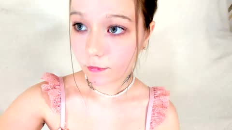 MelMooon online show from February 3, 1:37 pm