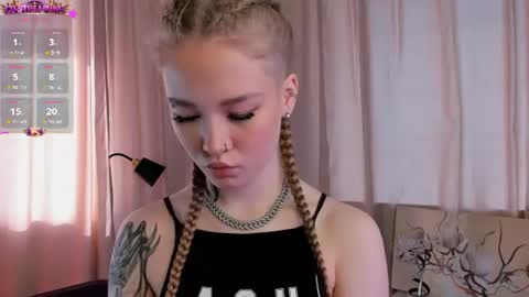 melodievejar online show from August 2, 4:25 am