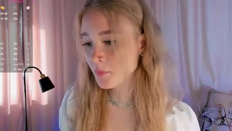 melodievejar online show from July 23, 4:43 am
