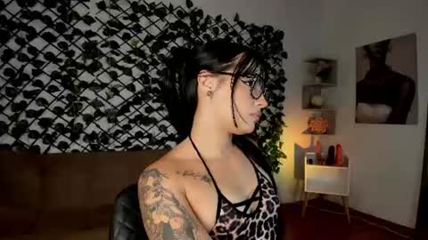 melody_cute10 online show from June 30, 11:46 pm