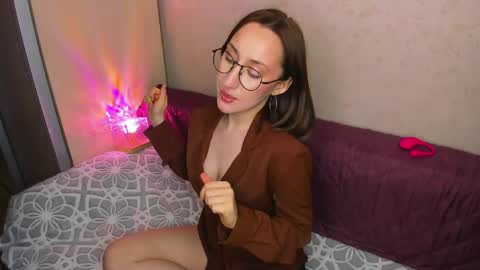 Kaylie online show from May 6, 11:00 pm