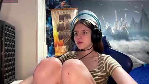 Hi Im Aria 18 years old online show from May 3, 3:07 pm