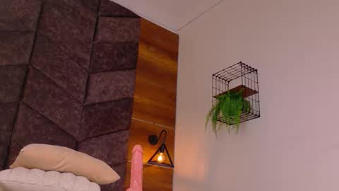  Memphis Williams  online show from March 4, 7:27 am