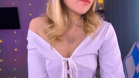 Snapshot of mercedes_robins chatting on October 6, 4:41 am Molly online show from October 6, 4:41 am