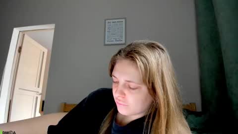 mercedescutee online show from October 22, 12:18 pm