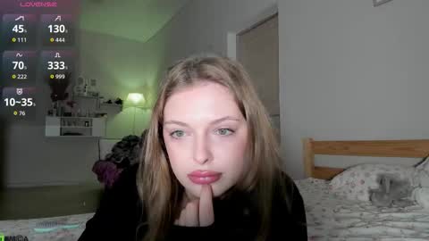 mercedescutee online show from October 16, 9:20 am