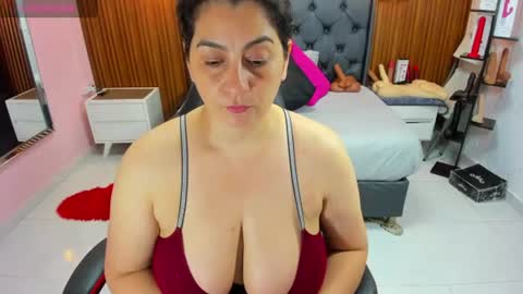 meylagia online show from June 9, 3:06 am
