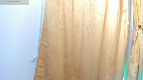 Mia online show from April 28, 6:45 pm