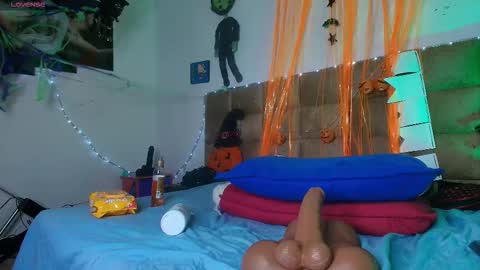 Snapshot of mia_0_ chatting on October 19, 10:03 pm Emi online show from October 19, 10:03 pm