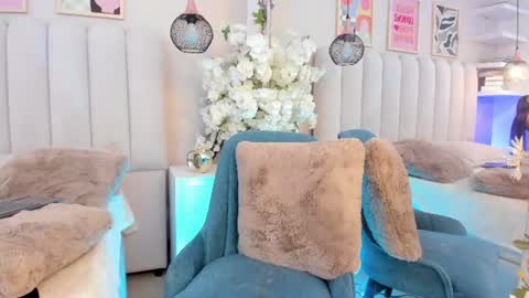 mia__bailey_ online show from June 17, 8:36 pm