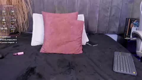 mia__bailey_ online show from July 3, 9:52 pm