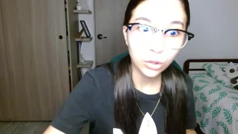 Mia online show from December 18, 4:52 am