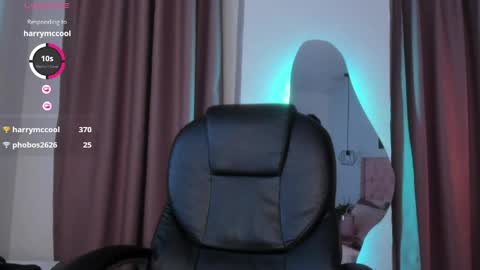 Mia online show from April 24, 7:49 pm