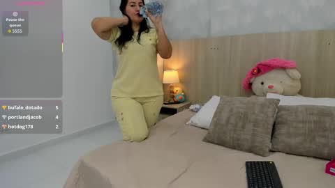 Mia Aristizabal online show from November 18, 11:46 am