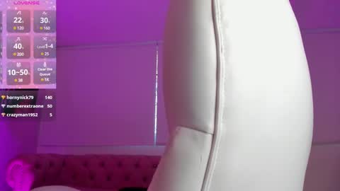 Snapshot of mia_bonneett chatting on February 20, 10:59 pm online show from February 20, 10:59 pm