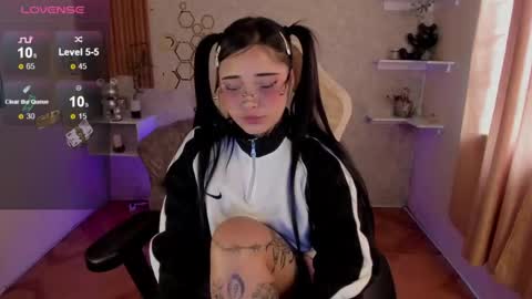 Snapshot of mia_cat05 chatting on September 29, 5:01 pm Mia online show from September 29, 5:01 pm