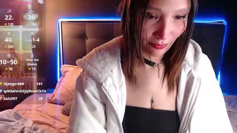 Snapshot of mia_collens_ chatting on January 23, 5:35 am MIA online show from January 23, 5:35 am