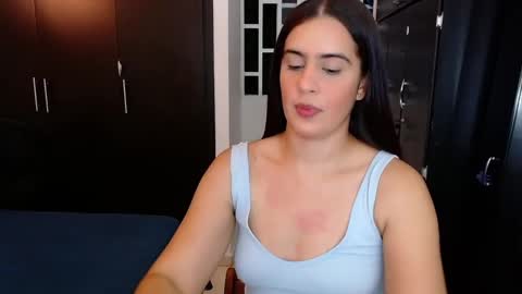 Snapshot of mia_danielsx chatting on December 4, 2:25 am Mia online show from December 4, 2:25 am